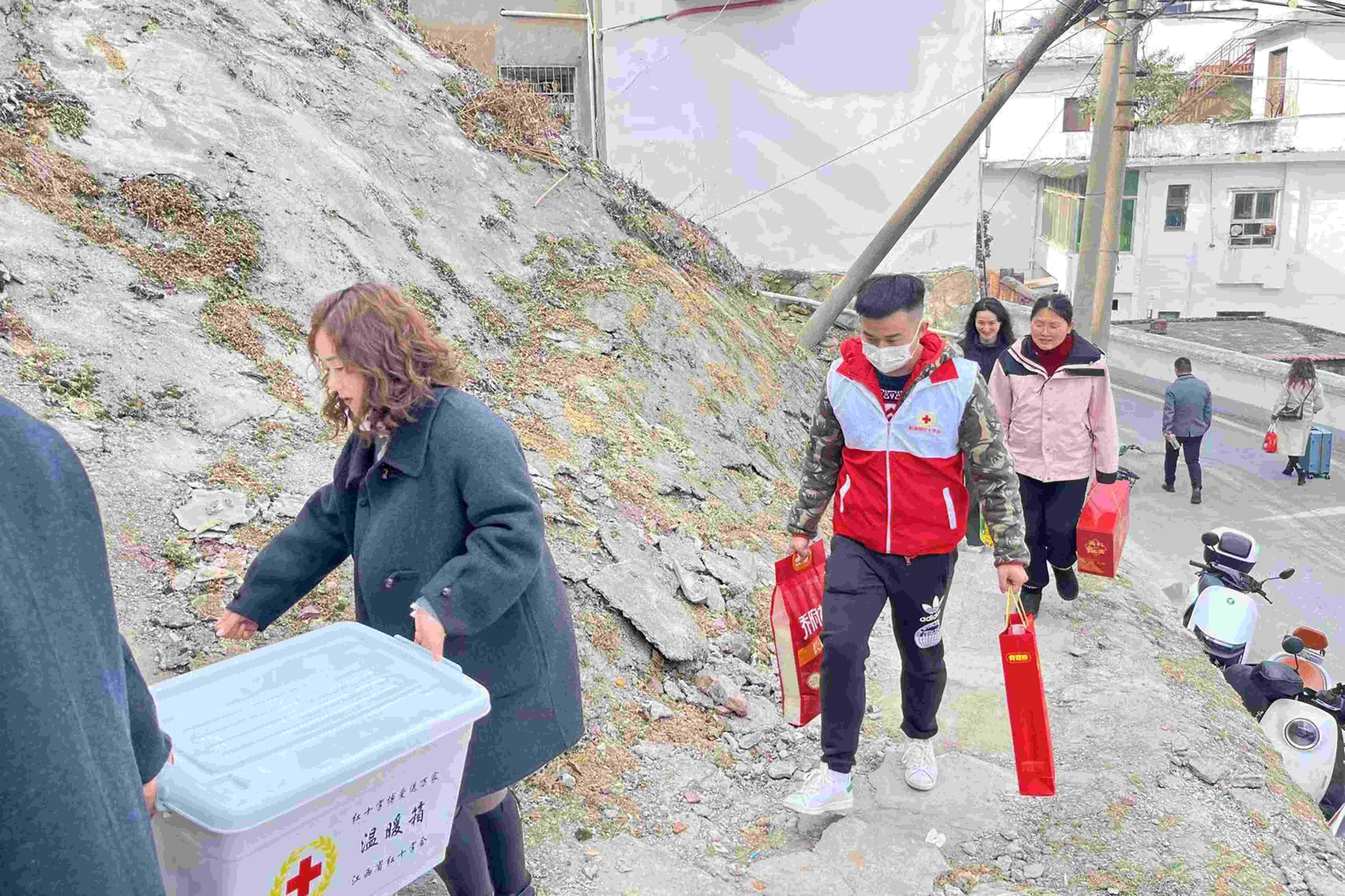 江西游艇会yth206医疗为彭泽县60户穷困户送温暖